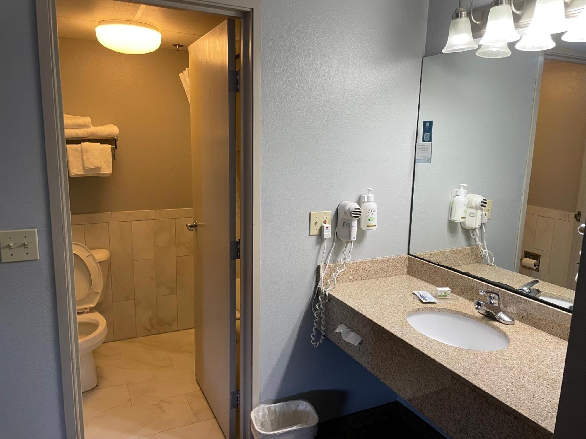Hotel Americinn By Wyndham Wi 3*