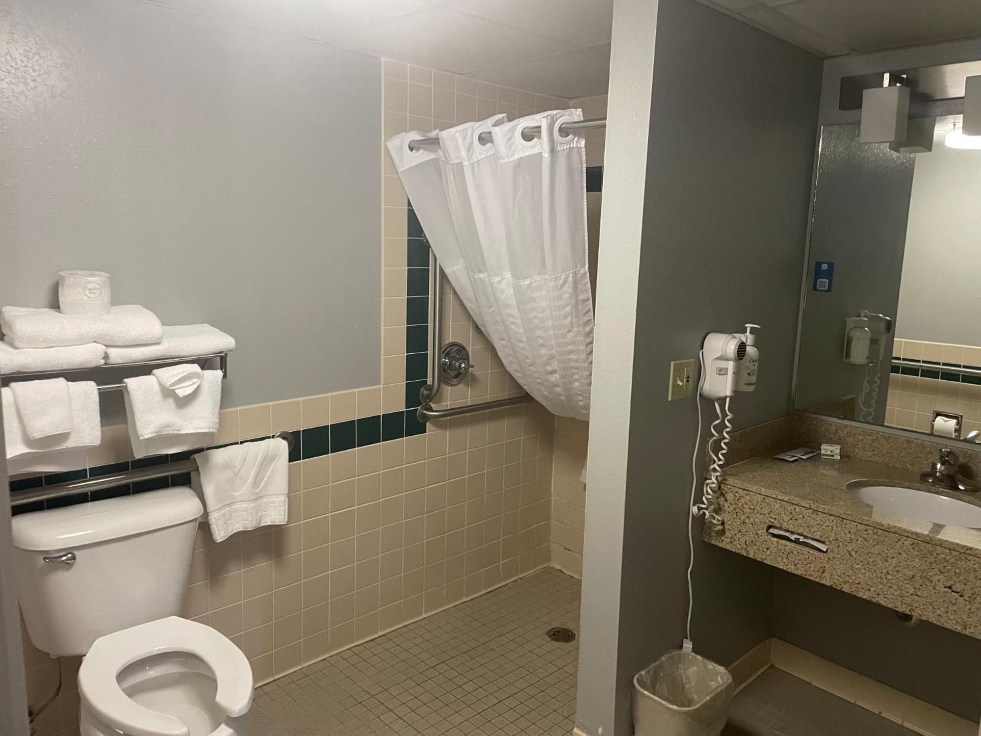 Americinn By Wyndham Wi Hartford