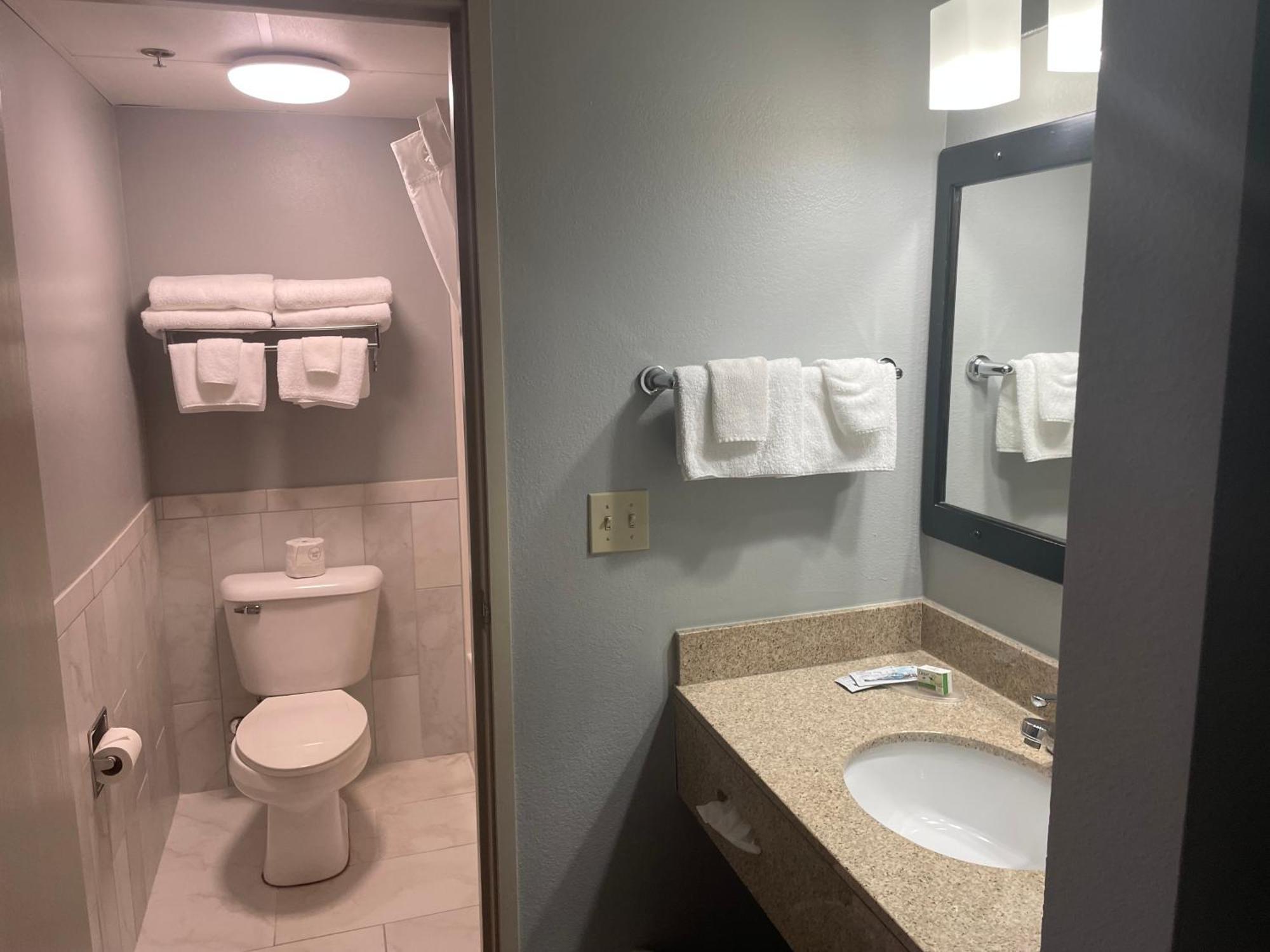 Hotel Americinn By Wyndham Wi 3*