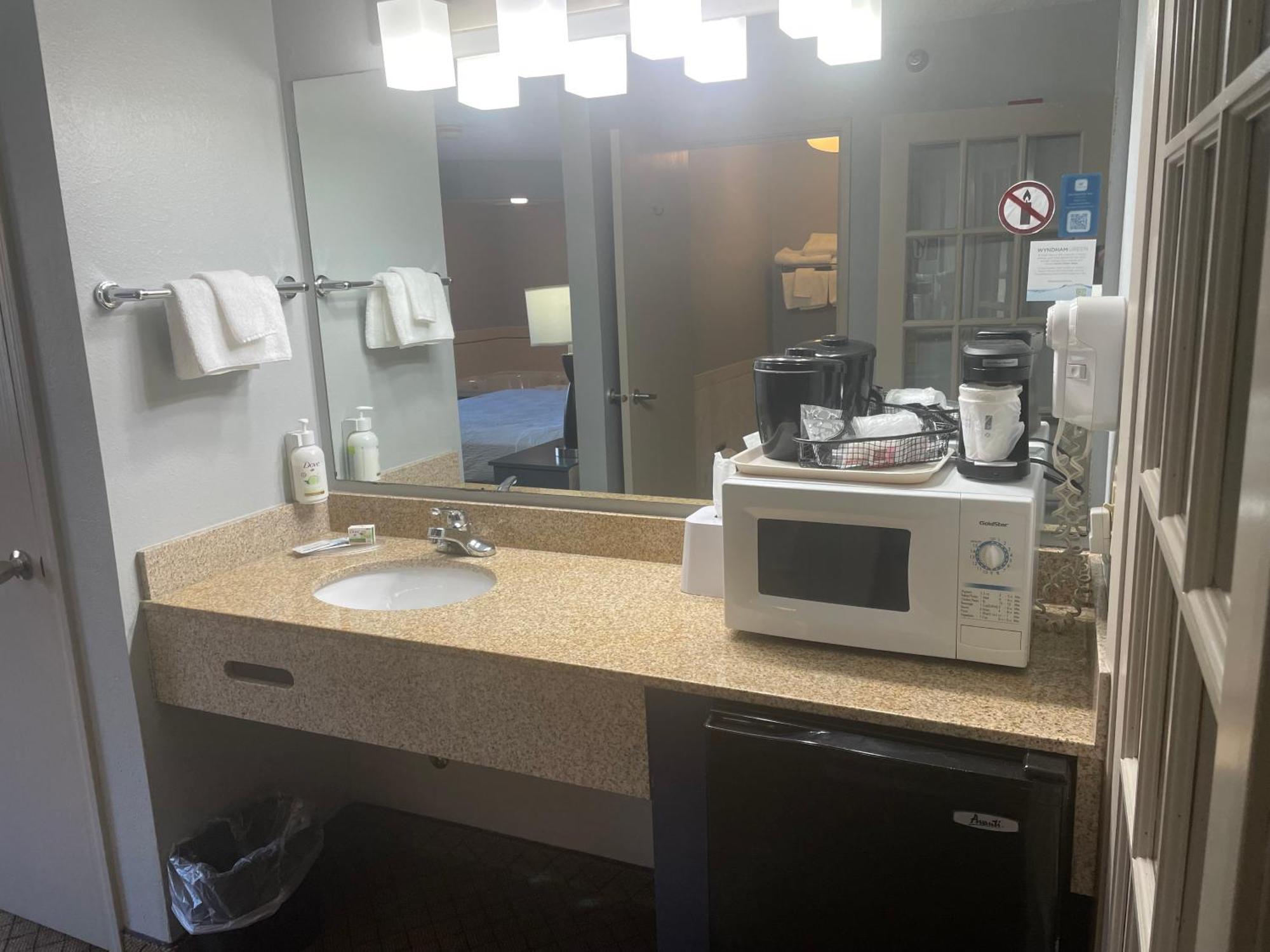Hotel Americinn By Wyndham Wi Hartford